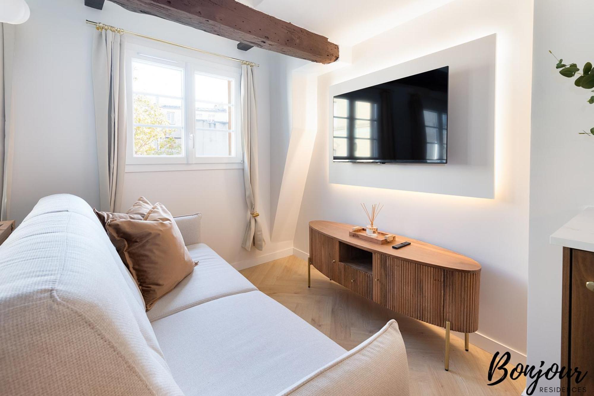 Super - Marais Designer One-bedroom - Free Parking Apartment *