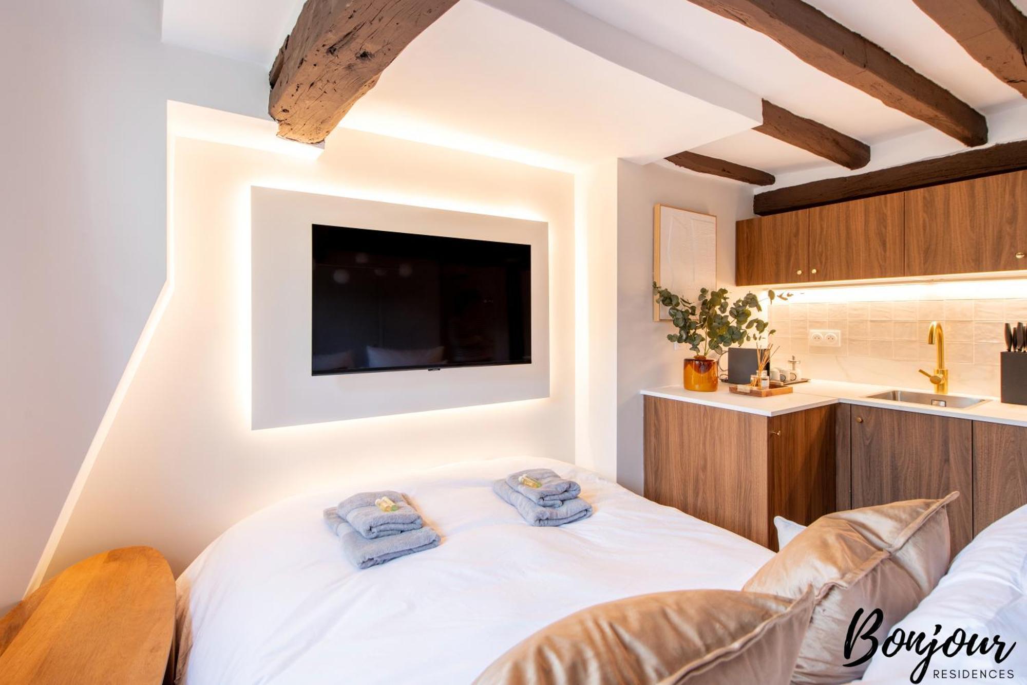 Super - Marais Designer One-bedroom - Free Parking *