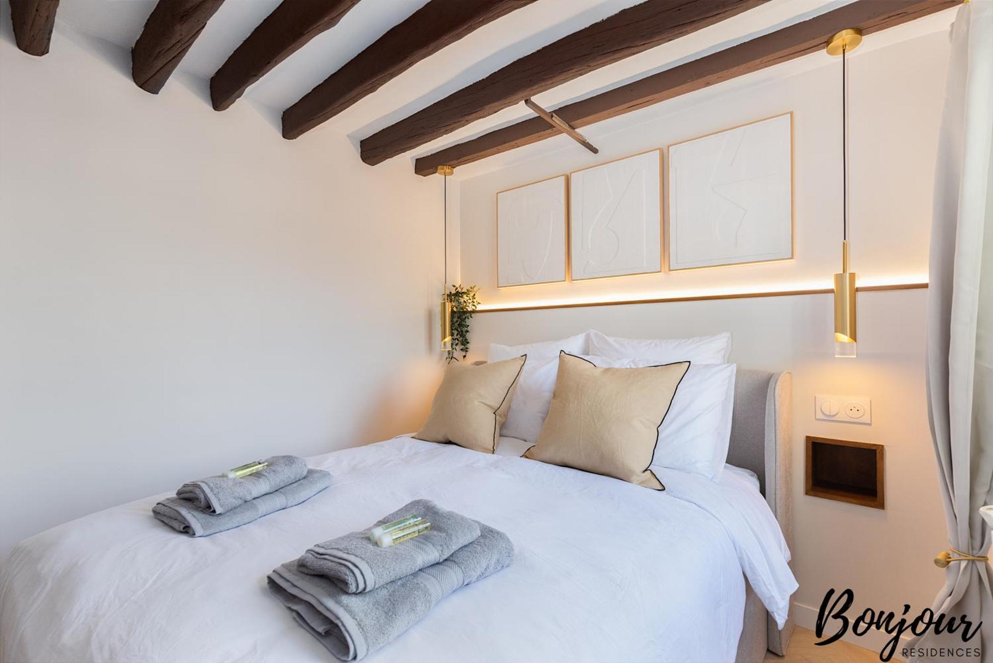 Super - Marais Designer One-bedroom - Free Parking Apartment Paris