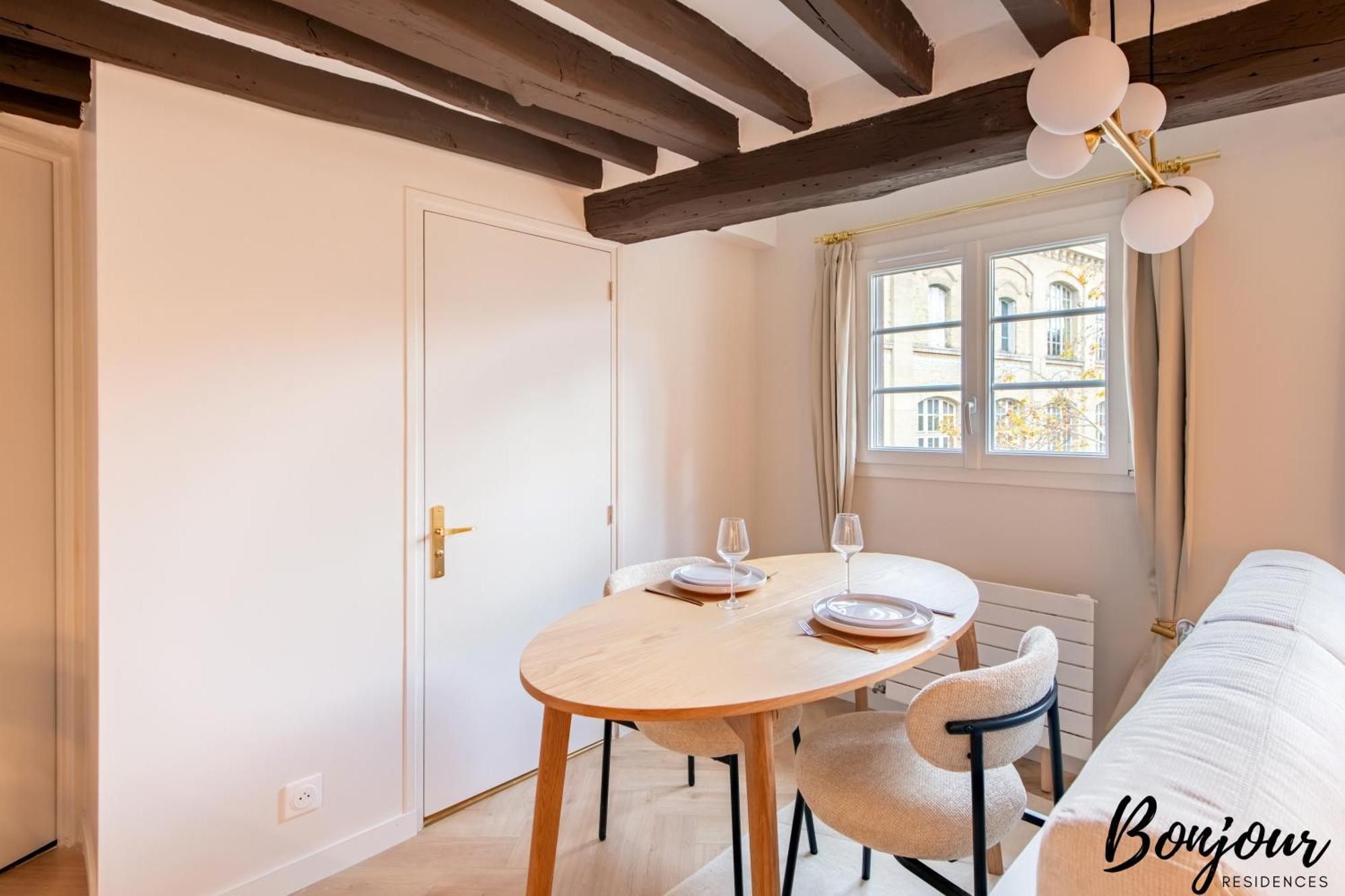 Super - Marais Designer One-bedroom - Free Parking Apartment Paris